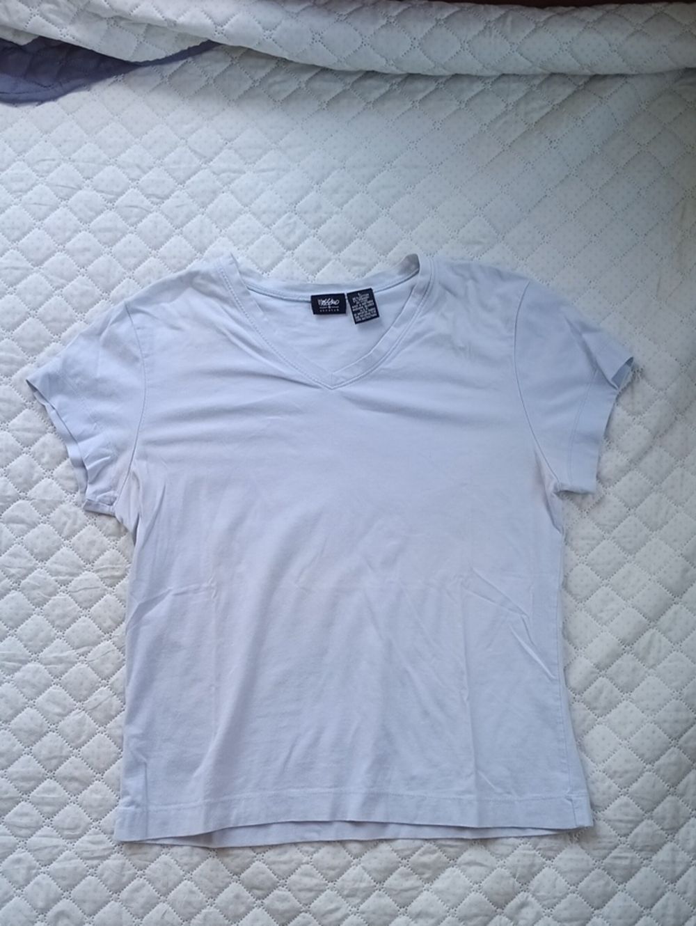 Mossimo Supply Co. White V-Neck Short Sleeve Tee